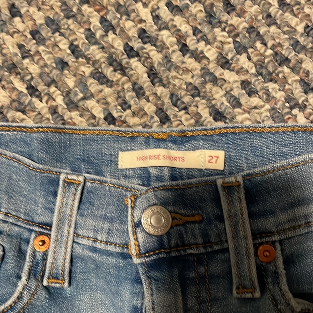 High Rise Size 27 Levi’s Shorts!!! - Picture 2 of 4
